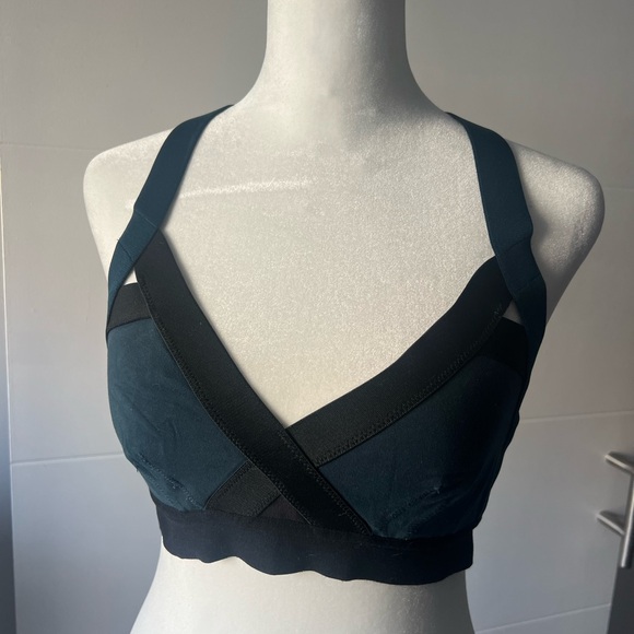 Aritzia intimates/sleepwear Community sports bra yoga top - Lot 2 - Picture 5 of 5